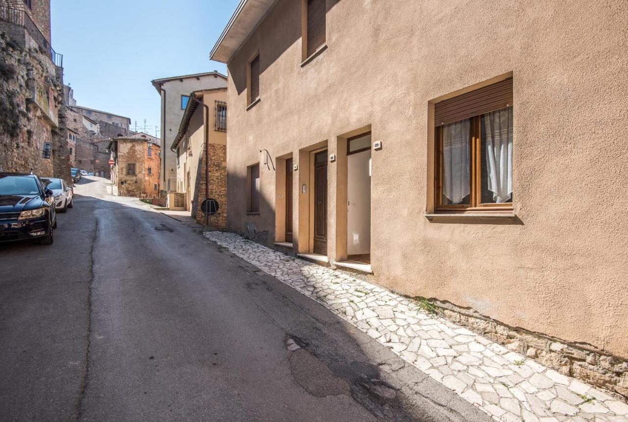 Entro Le Mura Montepulciano Bagian luar foto